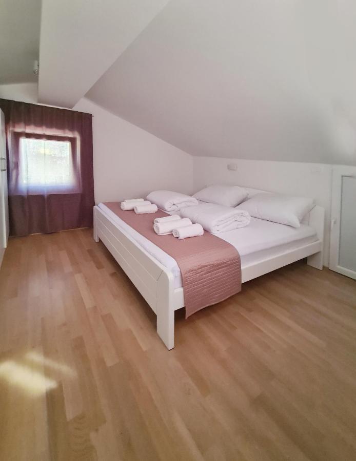 Hisa Idej Lägenhet Sežana Exteriör bild